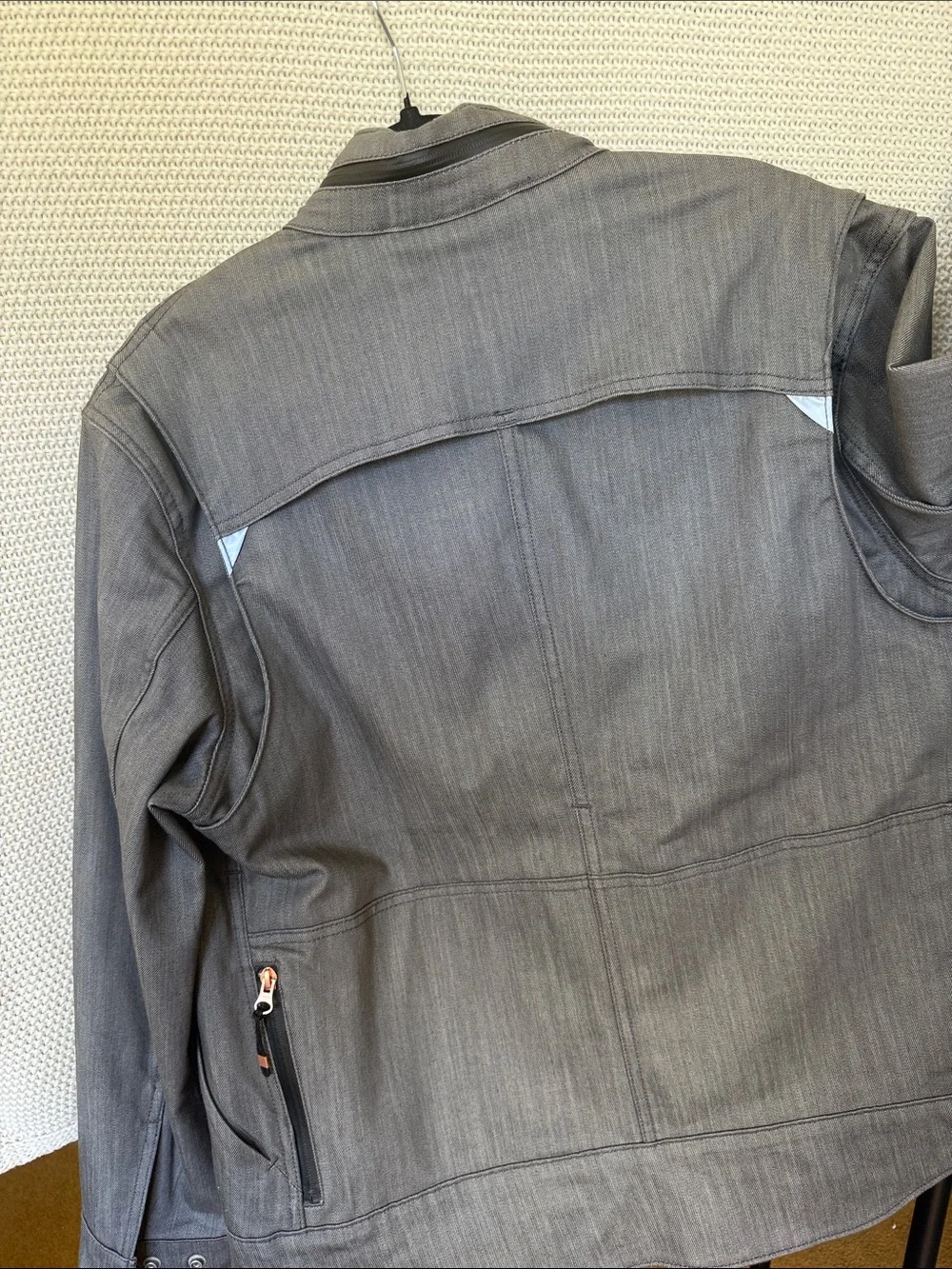 Levi's Men's Gray Denim Trucker Jacket with Snap Front - Picture 2 of 2